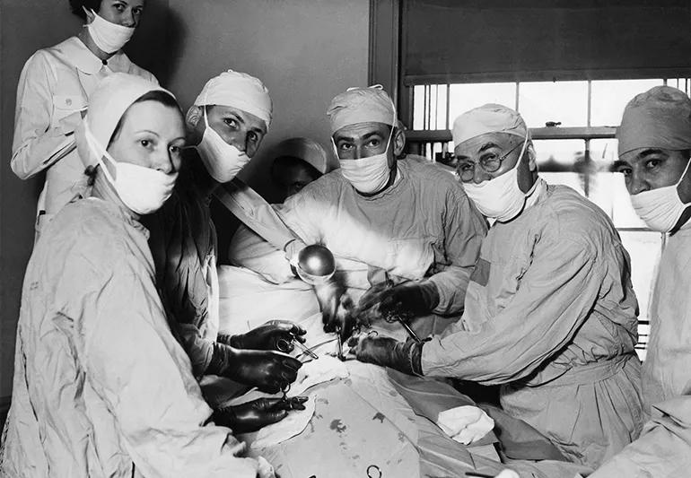 Surgical team performing a thyroidectomy